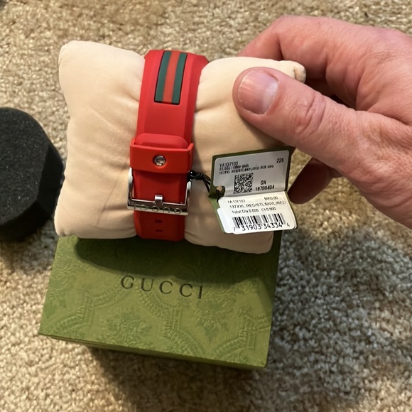 Red Sync Gucci Watch NWT - Picture 4 of 6